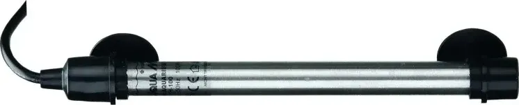 Ein Titanium Heater liegend, ein silbernes Titanrohr mit schwarzer Kappe an beiden Enden, zwei Saugnäpfen und dem Kabel links.